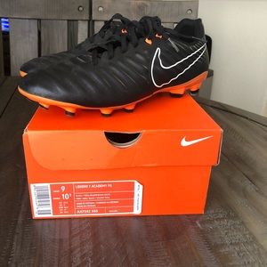 Nike Legend 7 Academy FG Cleats
